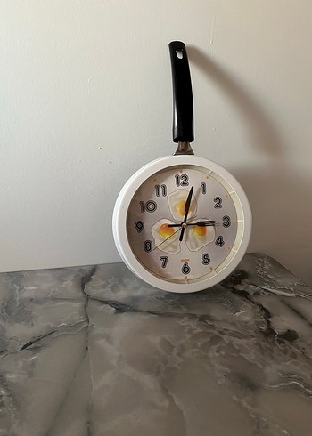 Beyaz Tava Şeklinde Duvar Saati
