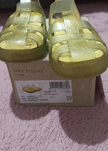 Sarı Parlak Kız Çocuk Sandalet Velcro