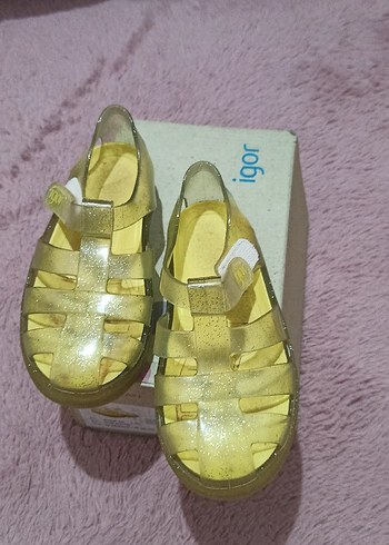 Igor Sarı Parlak Kız Çocuk Sandalet Velcro