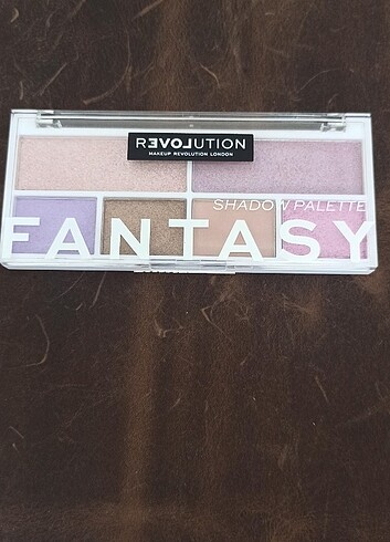 Revolution Fer Paleti