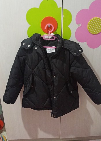 Kız Çocuk Siyah Kapüşonlu Düğmeli Mont