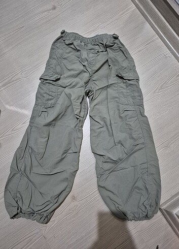 9 Yaş Beden 9-10 yaş H&M paraşüt pantolon