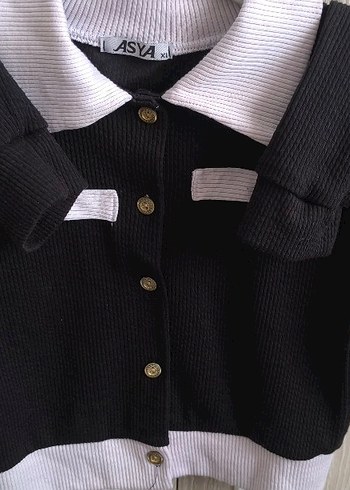 Düğmeli Siyah Kız Hırka - Görsel 3