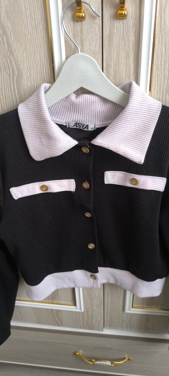 Düğmeli Siyah Kız Hırka - Görsel 2