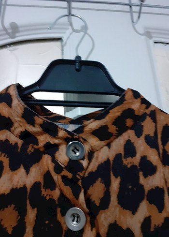 l Beden kahverengi Renk Düğmeli Leopar Desenli Uzun Kollu Kadın Gömlek Tunik