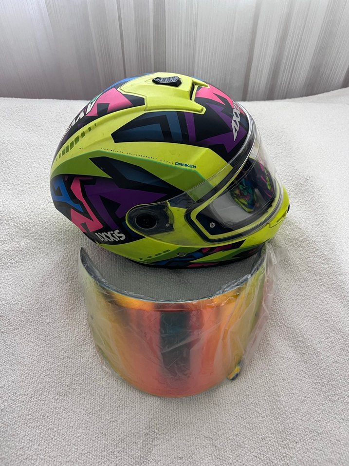 Renkli Axxis Biker Kaskı - Velcro Kapamalı - Görsel 2