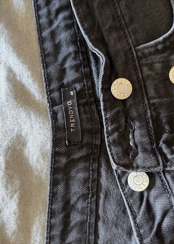 40 Beden Düğmeli Siyah Midi Denim Şort