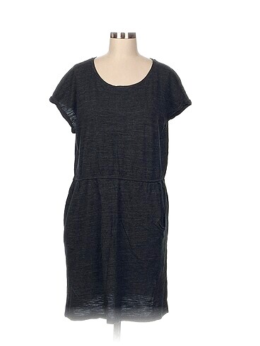H&M Kısa Elbise %70 İndirimli.