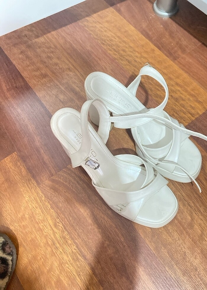 Topuklu beyaz ayakkabı - Görsel 5