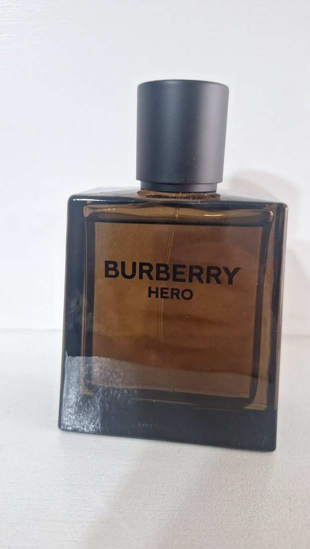 Burberry Hero Erkek Parfümü 100ml parfum intense - Görsel 2