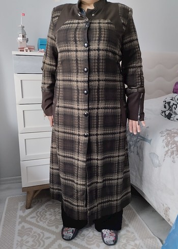 Uzun Kahverengi Düğmeli Kadın Pardesü Kap - Görsel 8