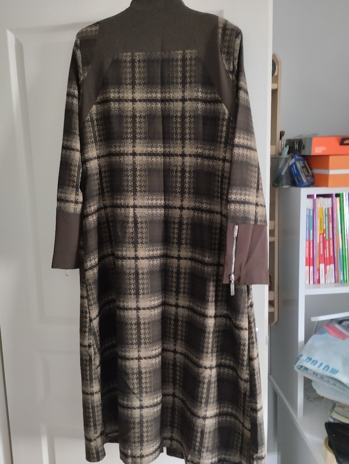 Uzun Kahverengi Düğmeli Kadın Pardesü Kap - Görsel 2