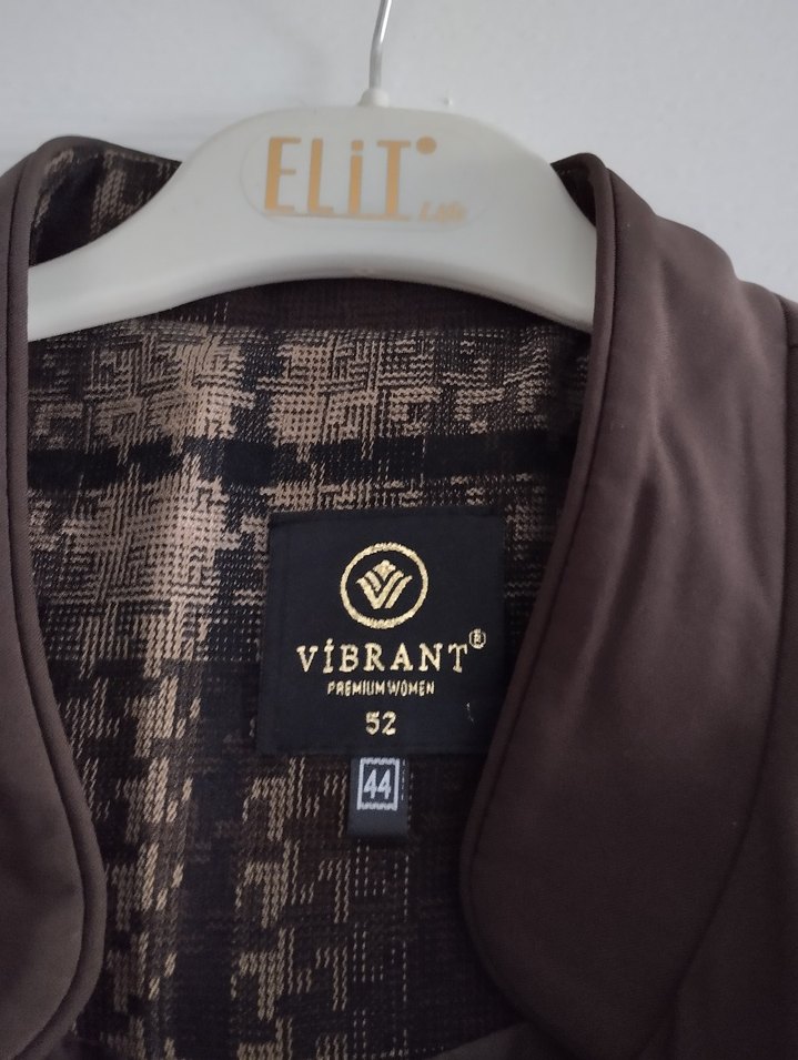 Uzun Kahverengi Düğmeli Kadın Pardesü Kap - Görsel 4