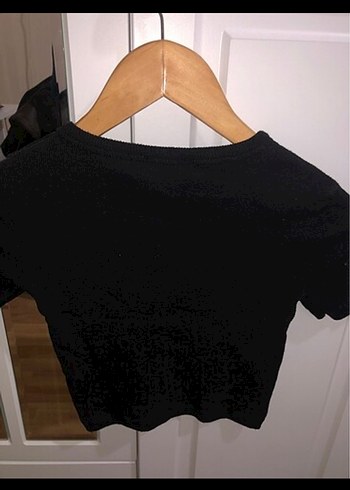 Siyah Baskılı Kısa Kollu Crop - Görsel 2