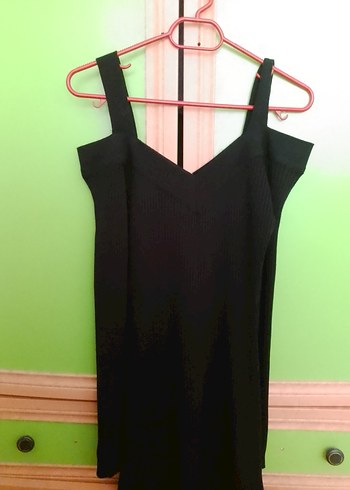 Siyah V Yakalı Strappy Midi Elbise