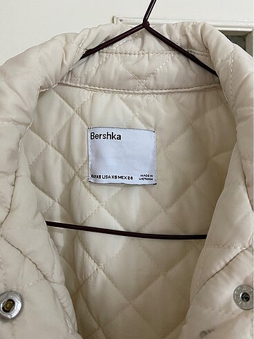 Bershka Bershka kapitone mont