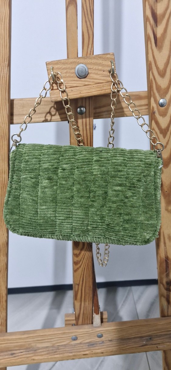Zincir Detaylı Yeşil Süet Çanta - Görsel 2