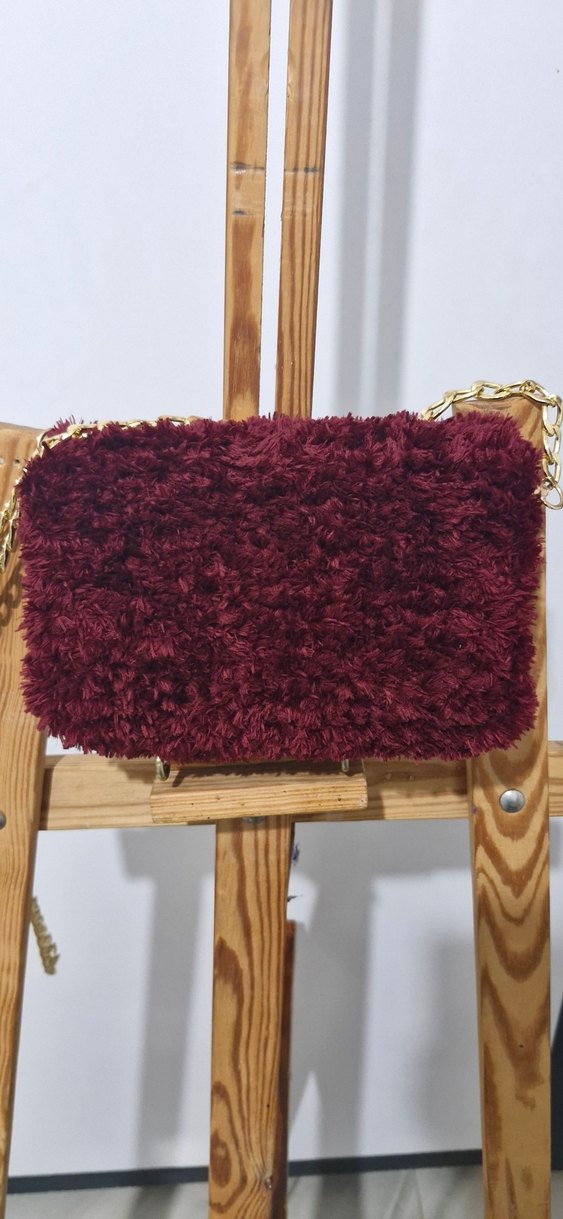 Kırmızı çanta - Görsel 2