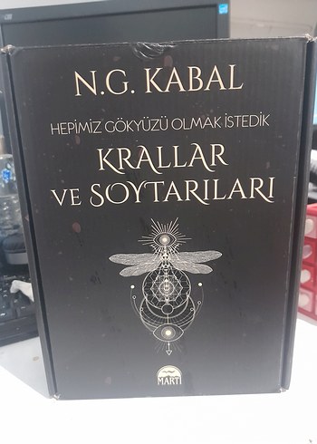 N.G. Kabal - Krallar ve Soytarıları Romanı