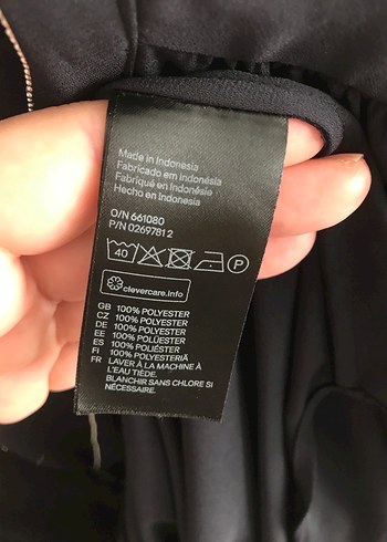 H&M Siyah V Yaka bluz - Görsel 4