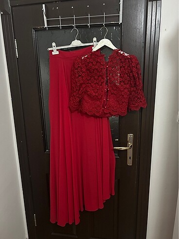 Kırmızı Elbise - Görsel 2