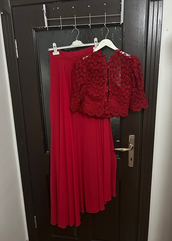 Kırmızı Elbise - Görsel 2