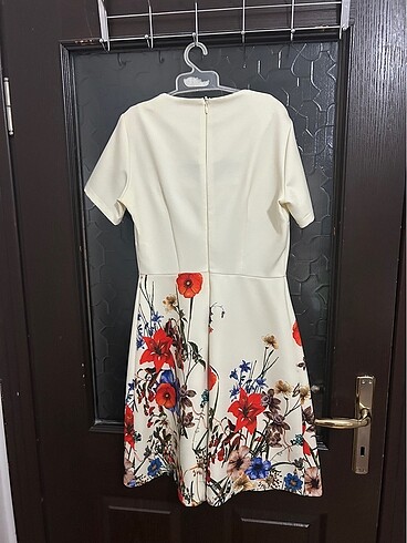Çiçekli Elbise - Görsel 2