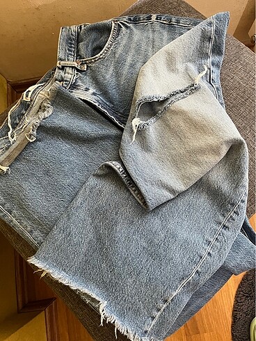 Diğer İspanyol paça yırtık mom jeans.