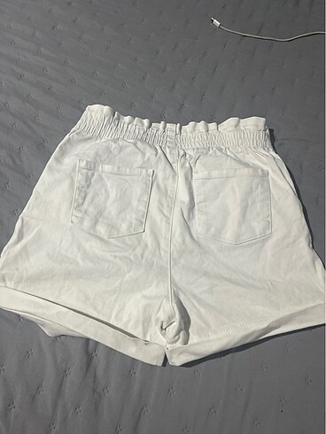 LC Waikiki Beyaz mini şort