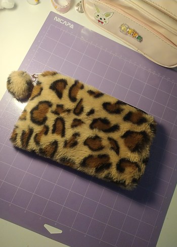 Leopar desenli makyaj çantası