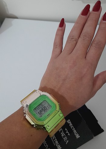 Altın Renk Dijital Kol Saati - Görsel 3