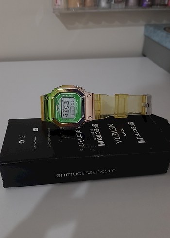 Altın Renk Dijital Kol Saati - Görsel 2