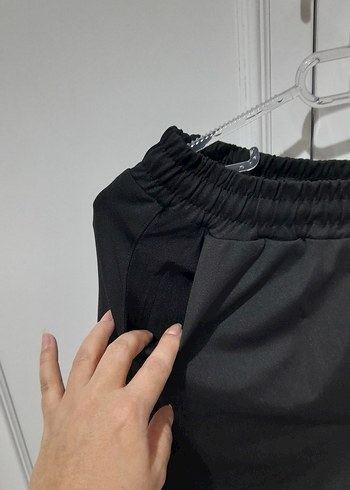 Kadın Siyah İçi Taytlı Şort - Görsel 4