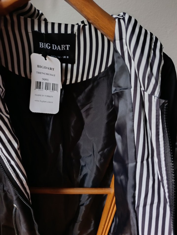 Big Dart Siyah Düğmeli Midi Yağmurluk - Görsel 2