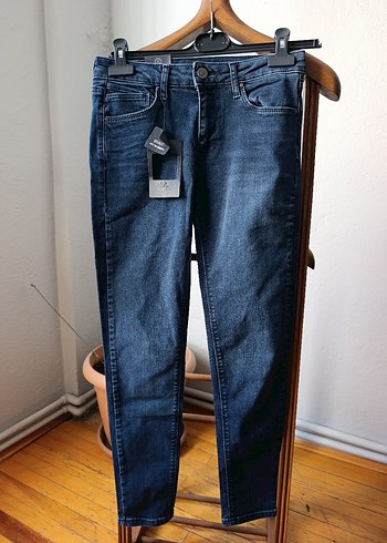 Loft Koyu Mavi Dar Kesim Denim Jean