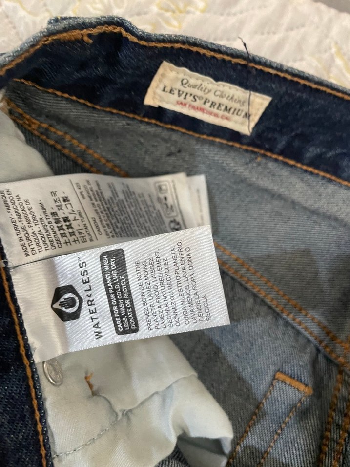 Koyu Mavi Geniş Paça Denim Jean Levis — görsel 2/4