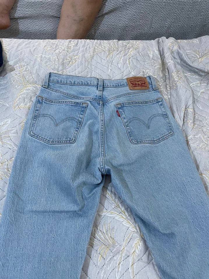 Açık Mavi Rahat Kesim Jean levis 501 — görsel 3/4