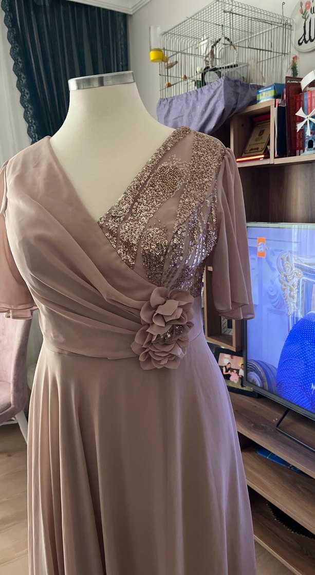 Bej V Yakalı Drapeli Uzun Abiye Elbise - Görsel 2