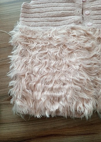 Kız Çocuk Bej Kürklü Triko Yelek - Görsel 4