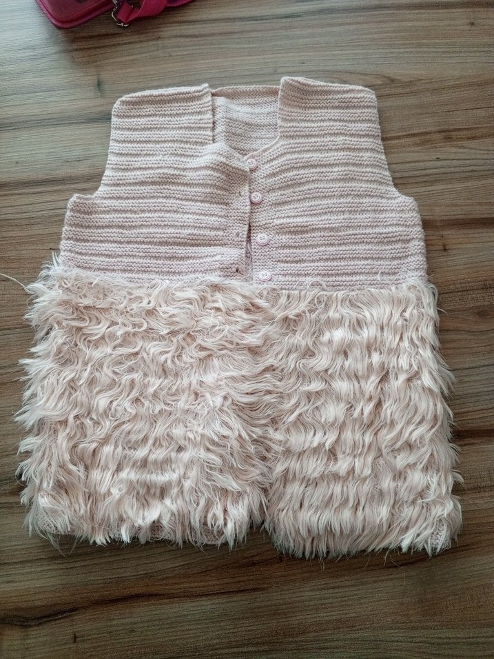 Kız Çocuk Bej Kürklü Triko Yelek - Görsel 2