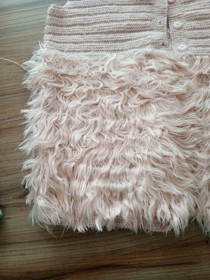 Kız Çocuk Bej Kürklü Triko Yelek - Görsel 4