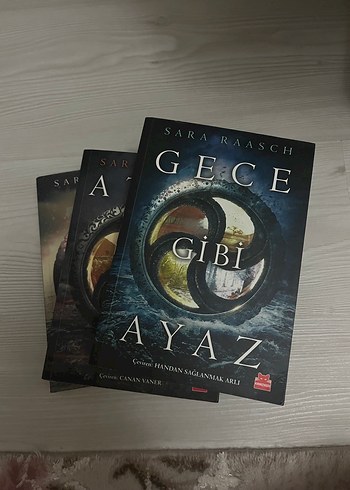  Beden Sara Raasch - Kül, Ateş, Gece Roman Seti