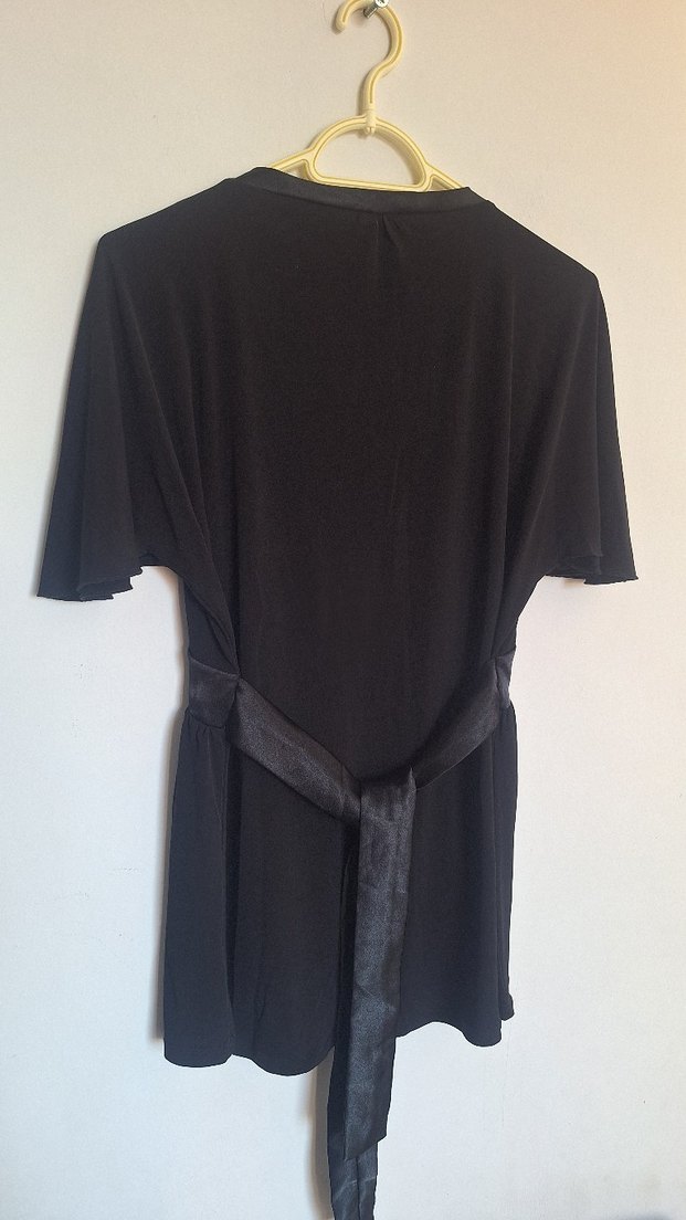 Network - Siyah V Yaka Kuşaklı Bluz - Görsel 4