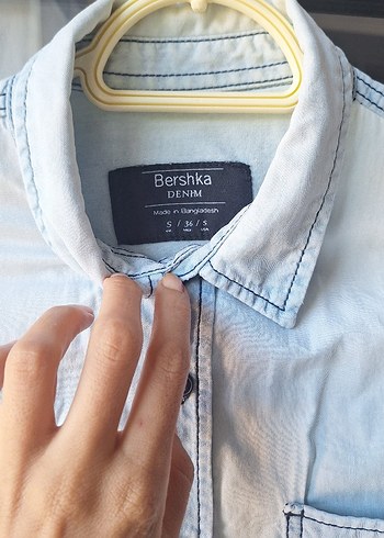 s Beden Bershka - Açık Denim Kadın Gömlek
