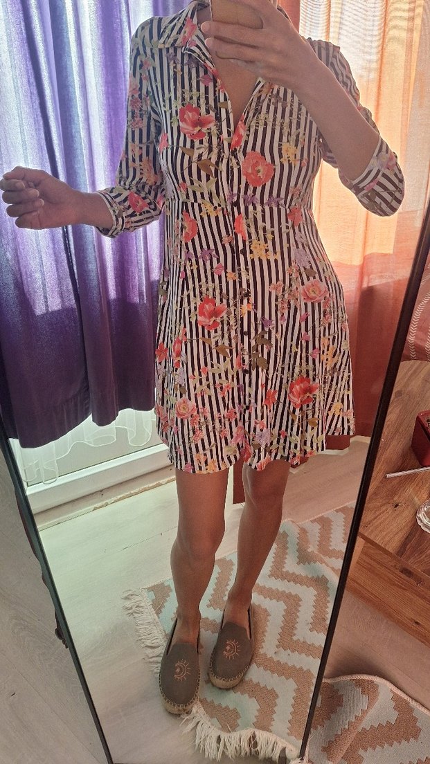 Zara - Çizgili Çiçekli V Yakalı Midi Elbise - Görsel 2