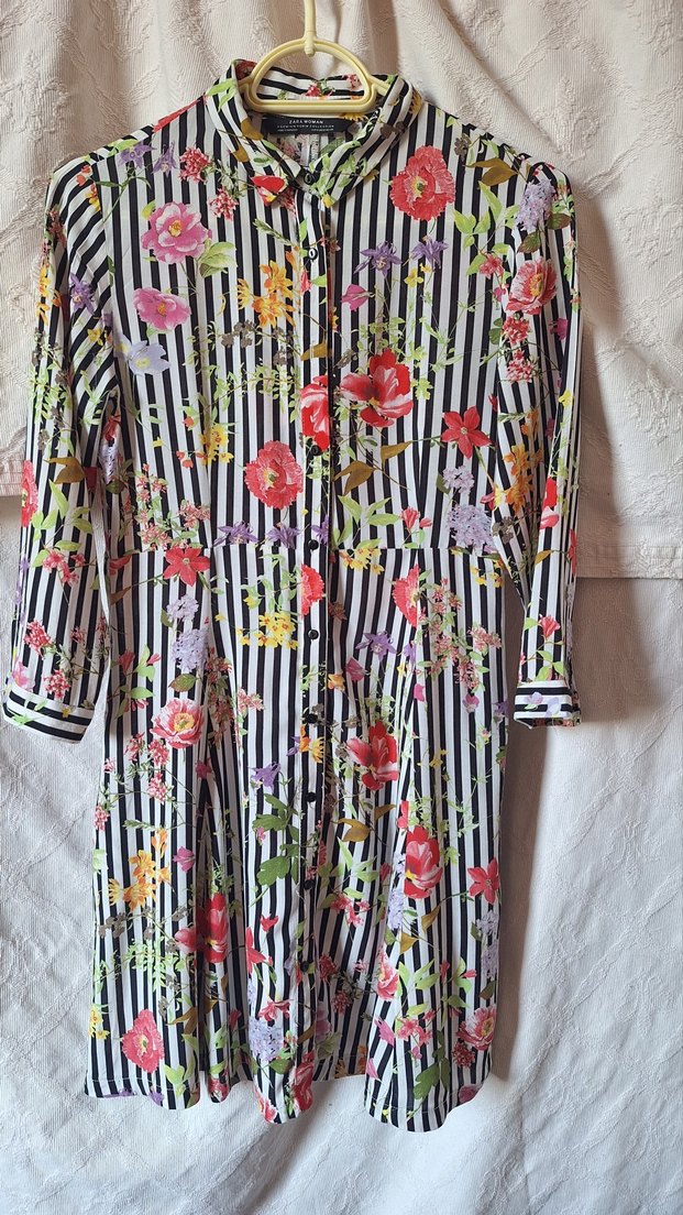 Zara - Çizgili Çiçekli V Yakalı Midi Elbise - Görsel 5