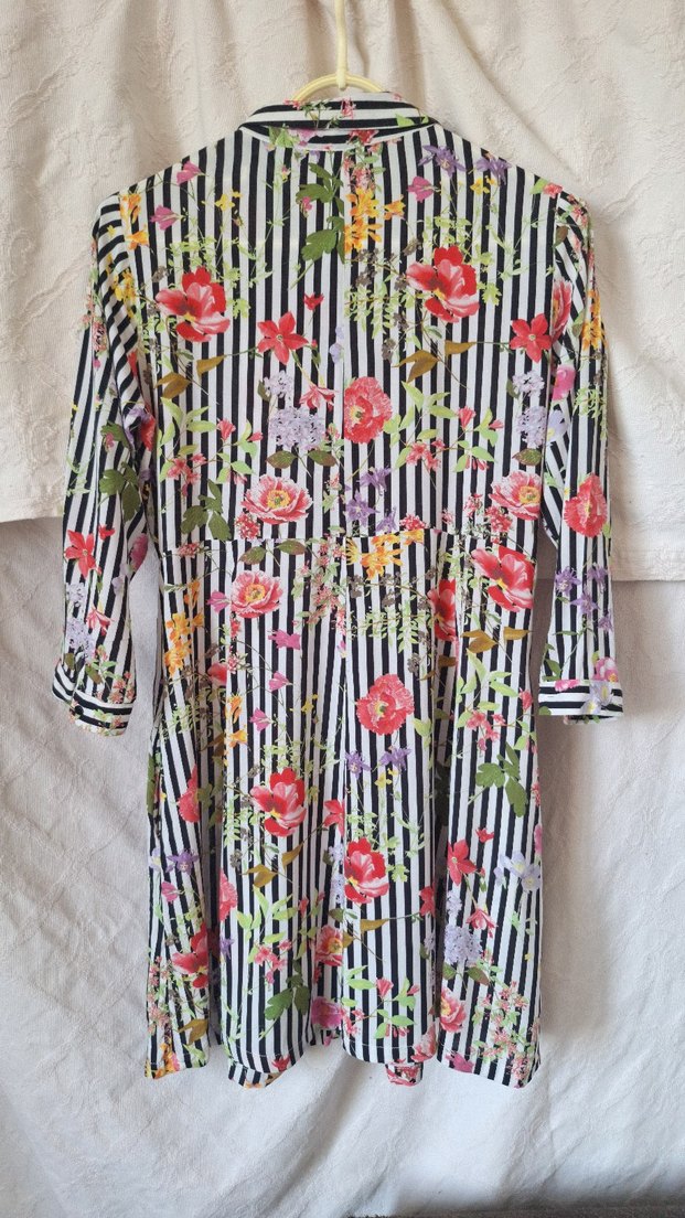 Zara - Çizgili Çiçekli V Yakalı Midi Elbise - Görsel 4