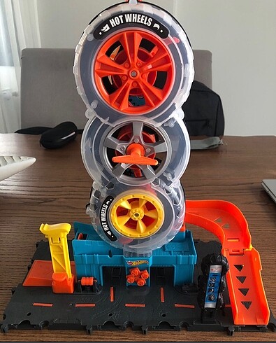 Hot wheels city tekerlek kulesi
