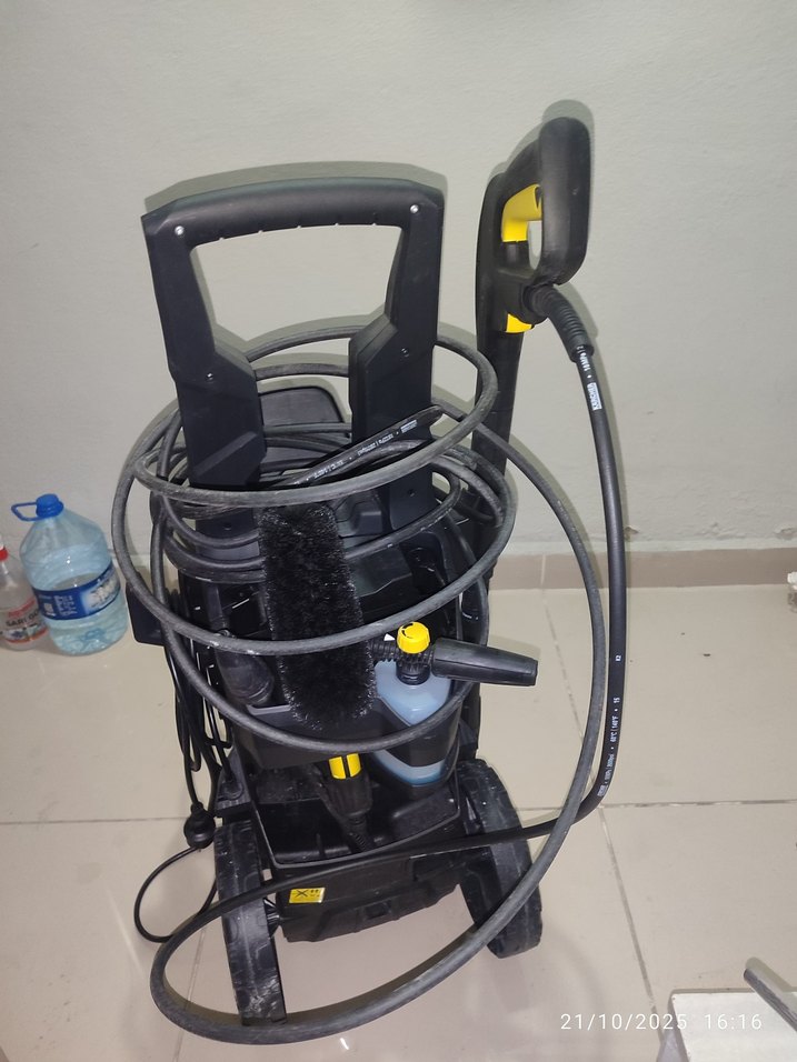 Kärcher Siyah basınçlı araba yıkama makinesi - Görsel 3