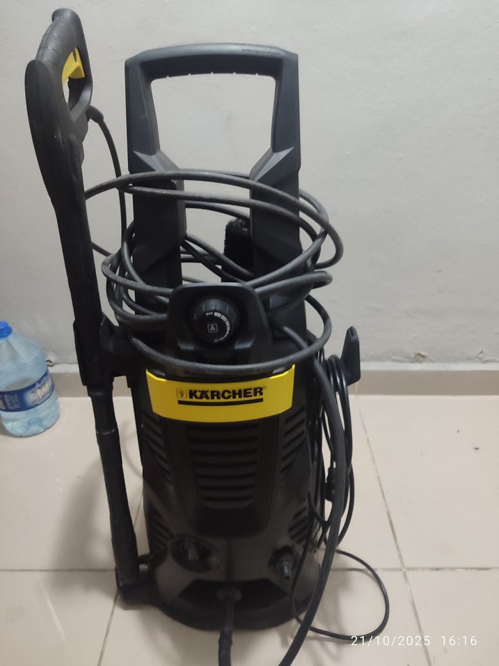 Kärcher Siyah basınçlı araba yıkama makinesi - Görsel 2